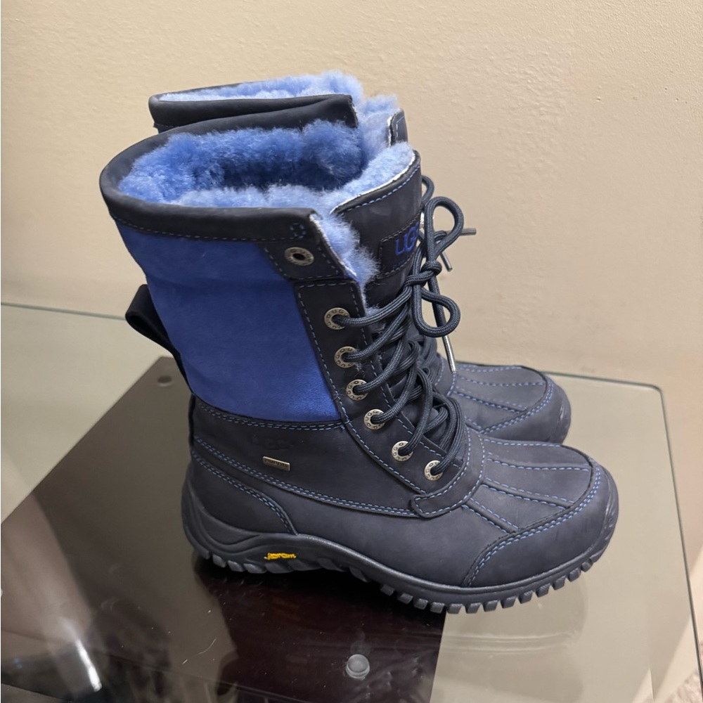 💙💙 UGGS 💙💙 - Picture 2 of 7